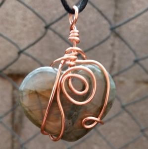 Gorgeous sunset labradorite pendant